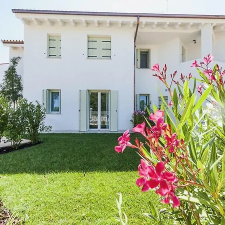 Apartment Les Maisons