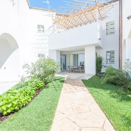 Les Maisons Apartment