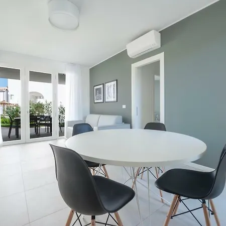 Les Maisons Apartment *